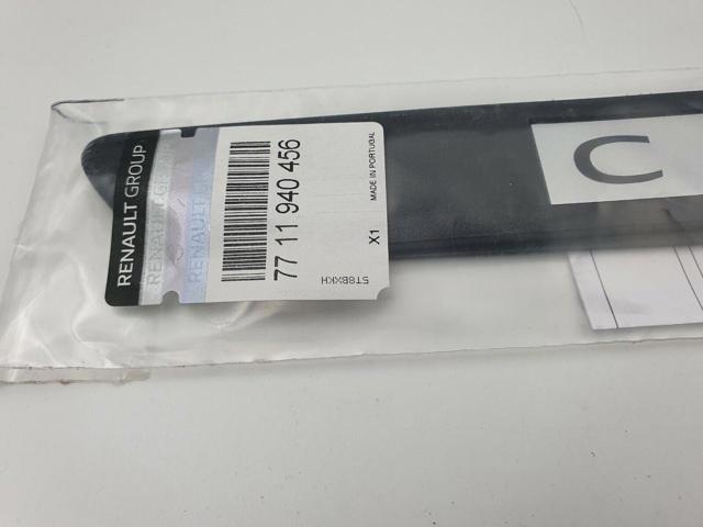 Комплект накладок дверного порога 7711940456 Renault (RVI)