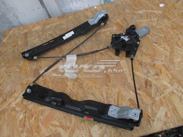 Стеклоподъемник передней правой двери LR026708 Land Rover