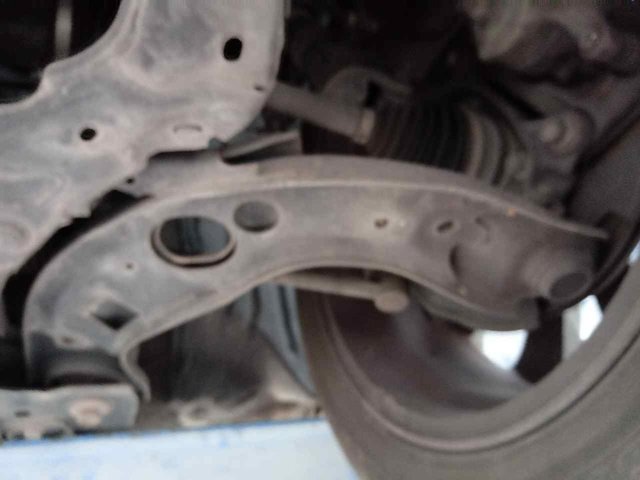 Левый рычаг передней нижней подвески Mazda D24H34350C цена, от 137.28 USD