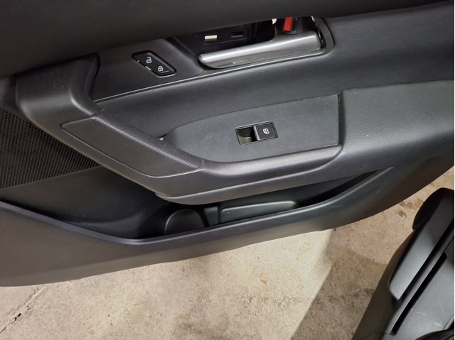 Кнопка подъемника задних стёкол Mazda BDGF66370 цена, от 16.51 USD