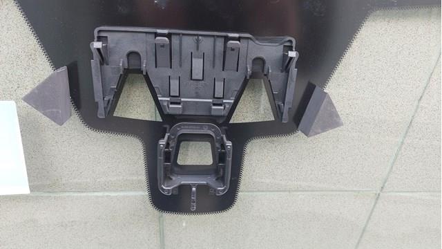 Купить LR184657 Land Rover Ветровое стекло