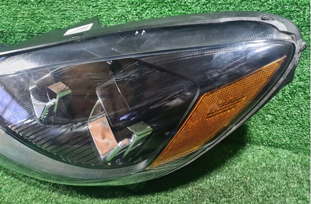 Правая фара LJ6B13W029BF Ford