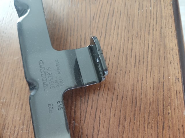 Купить 31352879 Volvo Завеса капота правая