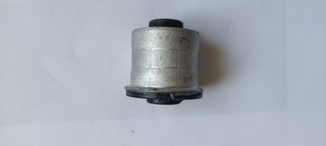 Сайлентблок верхнего рычага передней подвески Mercedes A2053330314 цена, от 21.28 USD