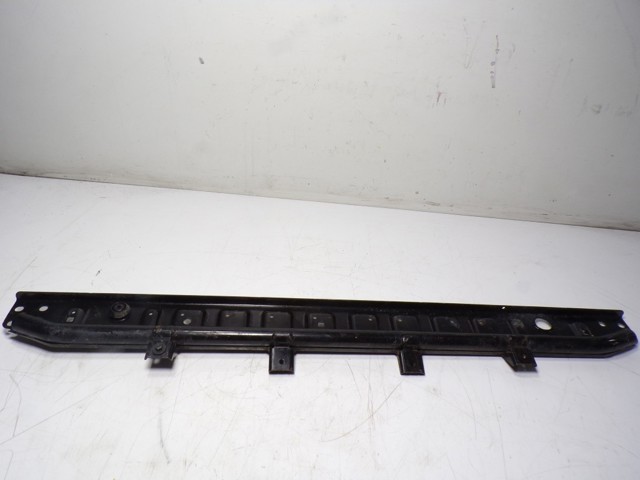 Кронштейн радиатора нижний LR060346 Land Rover