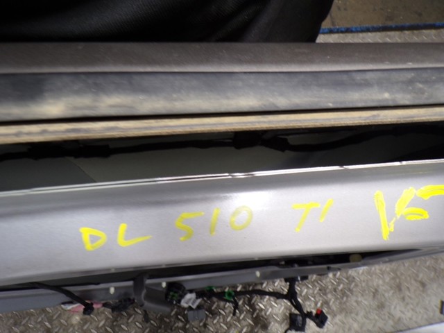 LR080198 Land Rover Дверь пассажирская задняя левая
