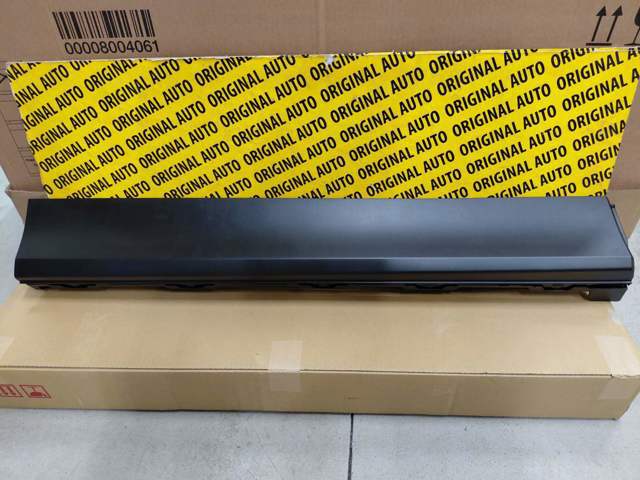 KMV651RA0C Mazda Молдинг передней правой двери