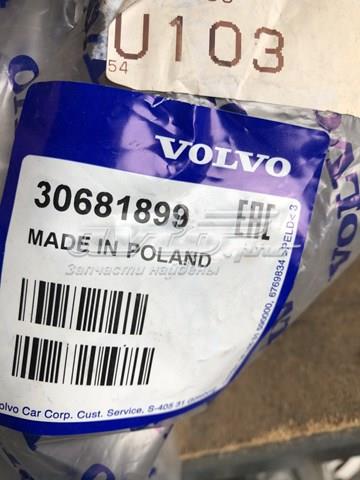 30681899 Volvo шланг (патрубок радиатора охлаждения нижний)
