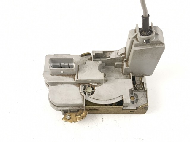 Дверной замок передний правый Peugeot/Citroen 9136L2 цена, от 74.89 USD