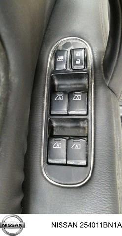 Кнопочный блок управления стеклоподъемником передний левый на Infiniti FX S51