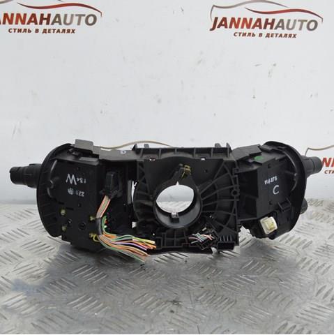Купить 8200127728 Renault (RVI) Правый подрулевой переключатель