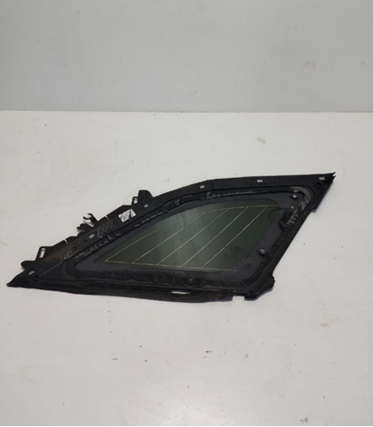 Купить LR093217 Land Rover Стекло кузова (багажного отсека) левое