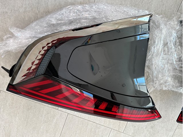 695C0CV000ABP Hyundai/Kia Лючок порта зарядки автомобиля