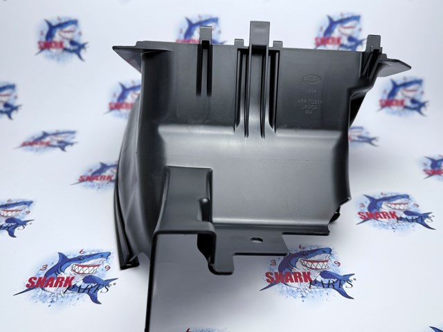 Правый дефлектор радиатора LR100578 Land Rover
