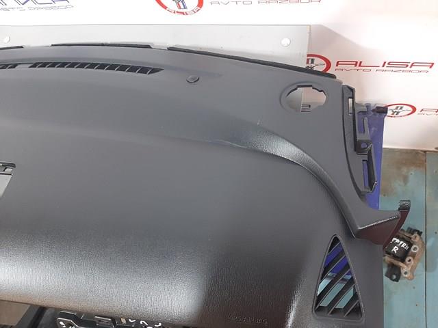 DB2W60400B02 Mazda Передняя панель