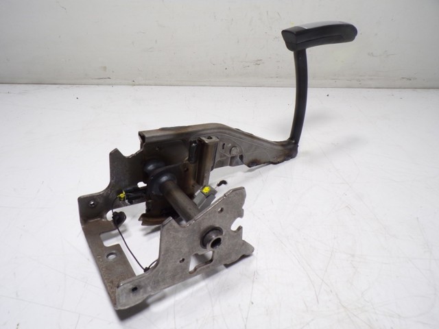 AV612780AB Ford Привод стояночного тормоза (управление ручным тормозом)