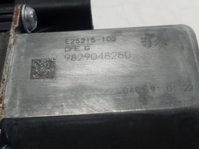 Механизм стеклоподъемника передней левой двери на Peugeot 308 III FB, FH, FP, F3, FM