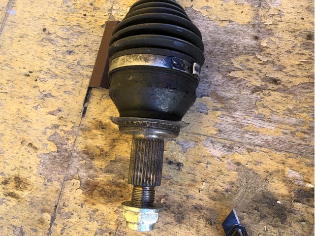 FTH32560X Mazda Полуось передняя левая