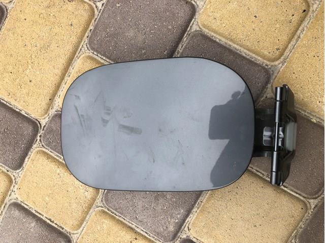 KB7W42410 Mazda Дверка бензобака