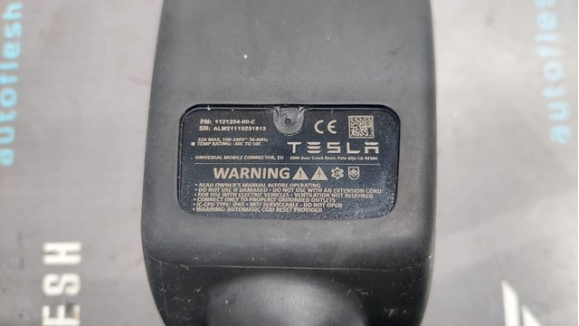 Кабель для зарядки электромобиля Tesla 147906800C