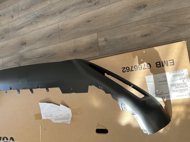 Накладка на передний бампер Volvo 39793792