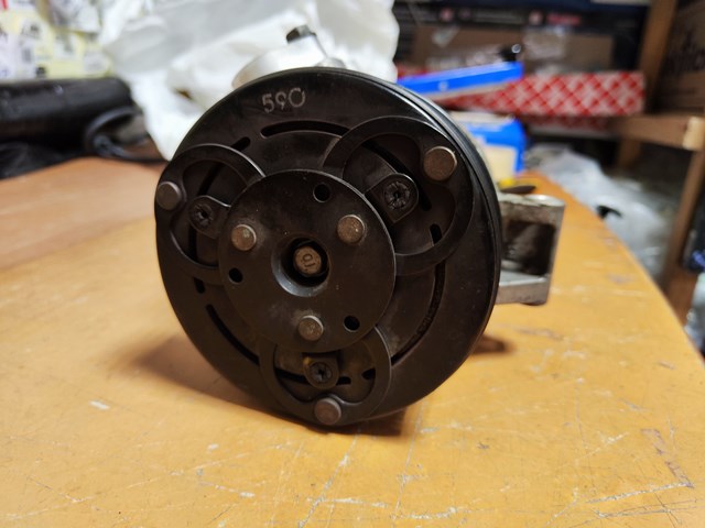 Купить D09W61450 Mazda Компрессор климатической установки