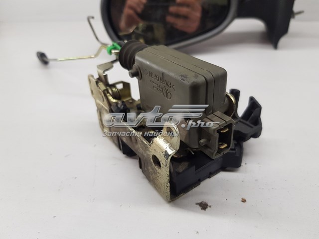 Замок передней левой двери Renault (RVI) 8200138035