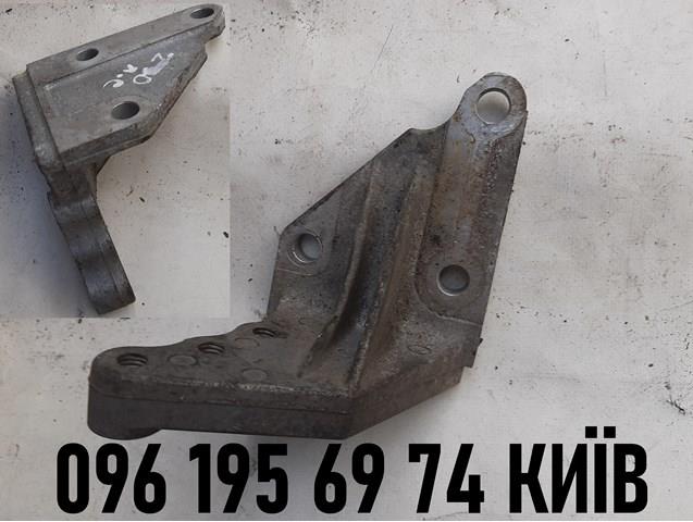 30441CA000 Nissan кронштейн раздатки