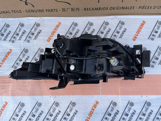 KSD651030 Mazda Фара передняя правая