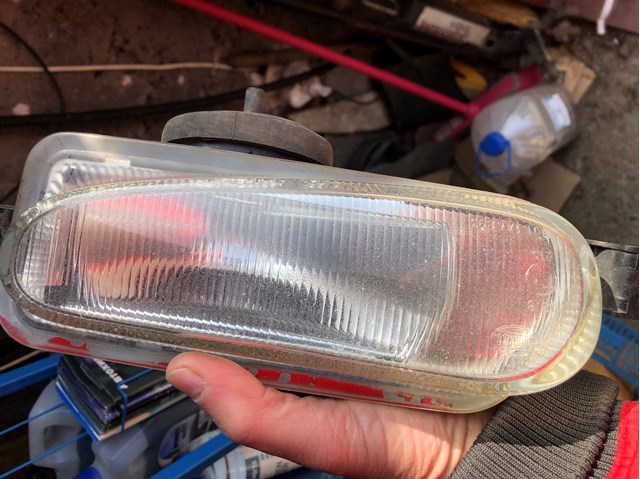 Luzes de nevoeiro esquerdas para Mazda 626 (GE)