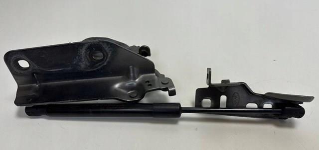 Петля капота правая LR139329 Land Rover