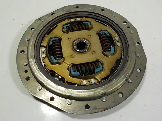 Диск сцепления ведомый на Toyota Camry VII V50