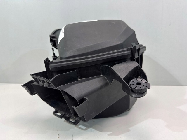 13718472015 BMW Коробка фильтра