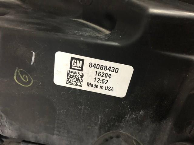 Левая фара 84088430 General Motors