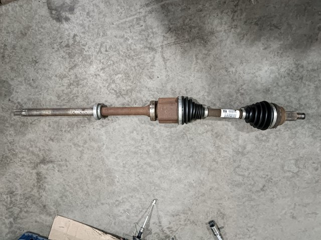 Правая полуось LR024754 Land Rover