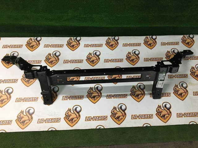 Верхняя рамка радиатора LR091872 Land Rover