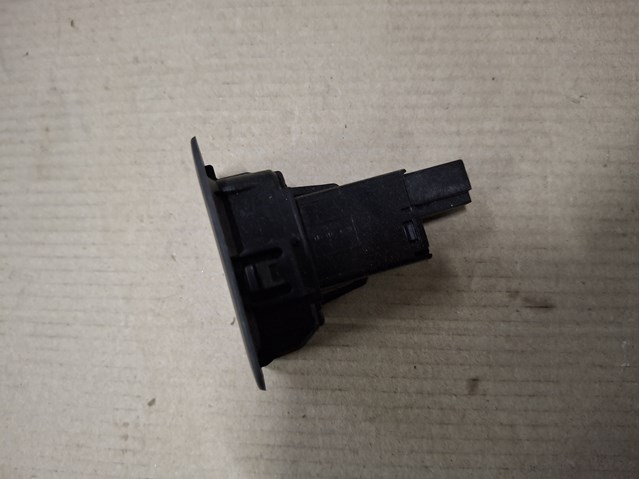 Кнопка привода замка третей/пятой двери Mazda TK4866LR0 цена, от 19.69 USD