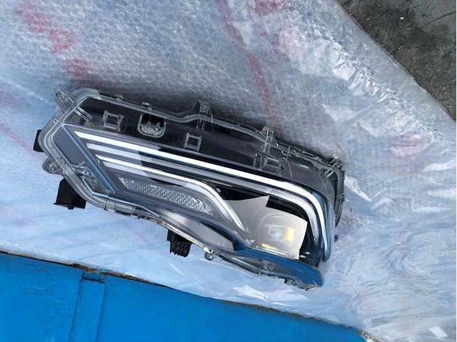 Правая фара 8114502T50 Toyota