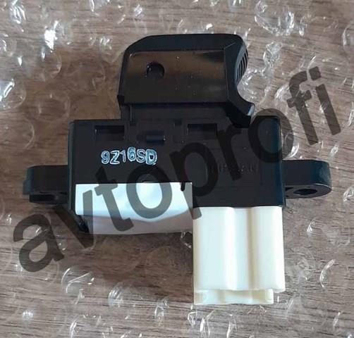 Кнопка стеклоподъемника передняя правая Subaru 83071FJ050