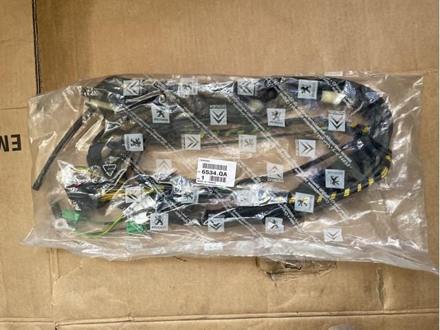 6534QA Peugeot/Citroen Fios isolados da seção de bagagem