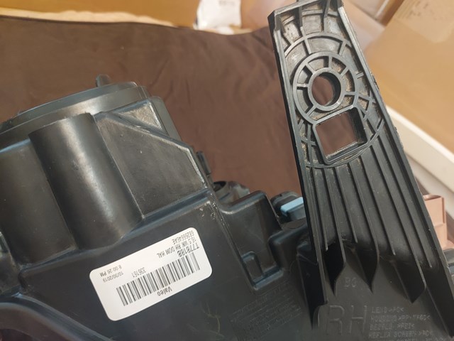 Левая фара 68266647AE Chrysler