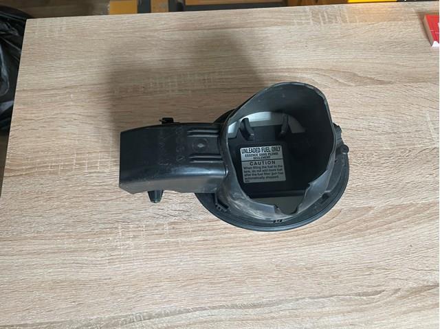 57602SJ000 Subaru Дверка бензобака