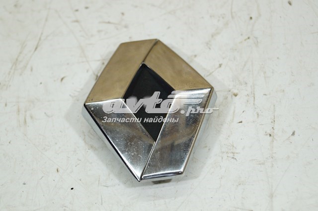 Эмблема на крышку багажника Renault (RVI) 8200145816