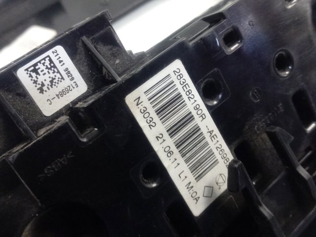 Блок кнопок центральной консоли Renault (RVI) 283E82190R цена, от 125.42 USD