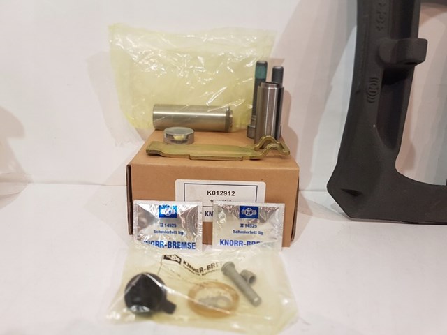 A0024201483 Mercedes Суппорт тормозной, передний, правый
