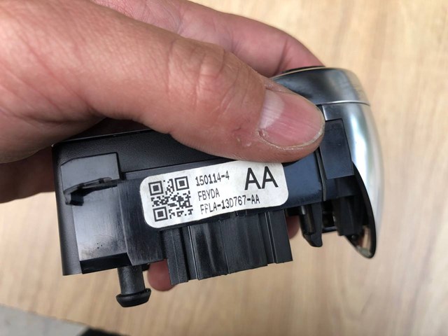 LR067006 Land Rover Блок кнопочных переключателей рулевого колеса