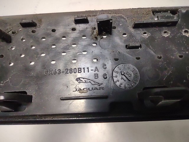 T2H22685 Jaguar Молдинг крыла переднего левого