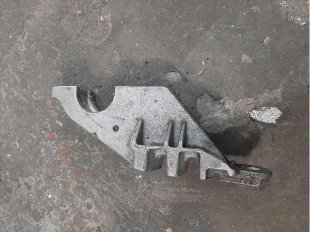 Купить 31356884012 BMW Хомут крепления втулки стабилизатора переднего