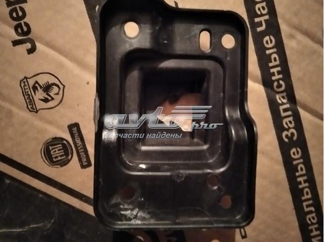 Кронштейн решетки радиатора Mazda KB8A50151 цена, от 12.68 USD