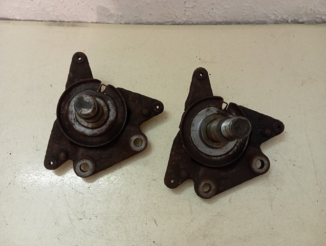 430190038R Renault (RVI) Цапфа левая
